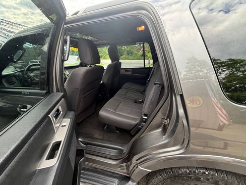 Used 2017 Ford Expedition XLT AWD/4WD image 7