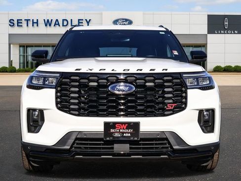 Used 2025 Ford Explorer ST image 2