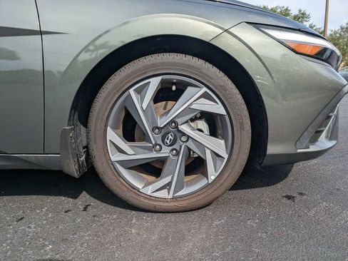 Certified 2025 Hyundai Elantra Sport FWD image 11