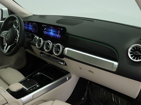 Used 2023 Mercedes-Benz GLB 250 4MATIC image 22