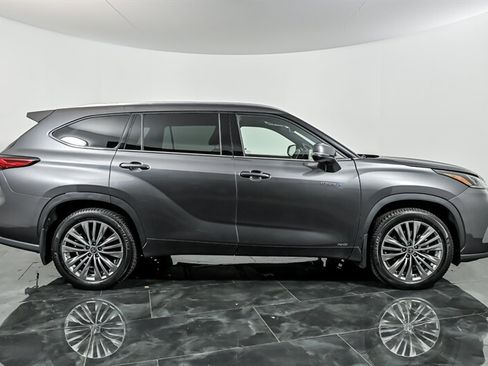 Used 2021 Toyota Highlander Platinum AWD/4WD image 10