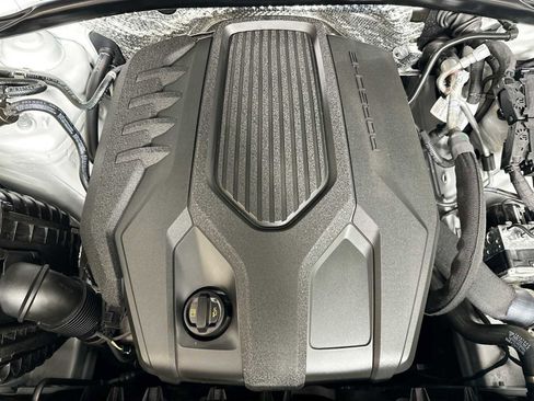 Certified 2025 Porsche Macan image 31