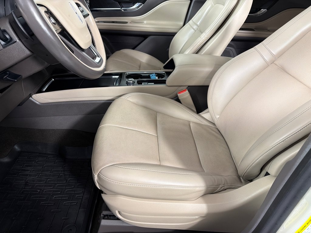 Used 2022 Lincoln Corsair AWD w/ Premium Package image 12