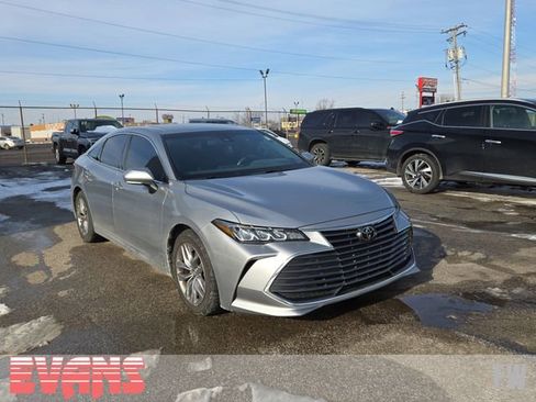 Used 2019 Toyota Avalon XLE image 1