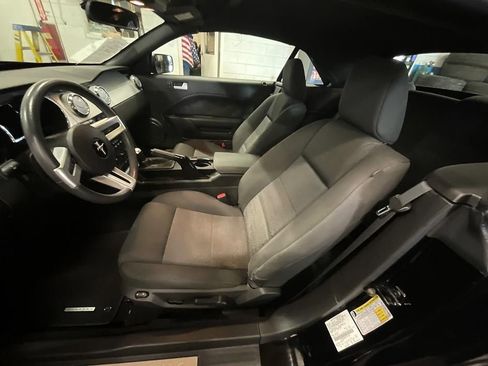 Used 2009 Ford Mustang Convertible RWD image 25
