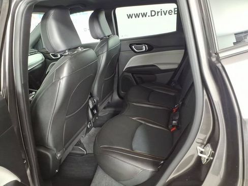 Used 2023 Jeep Compass Limited w/ Elite Group AWD/4WD image 9