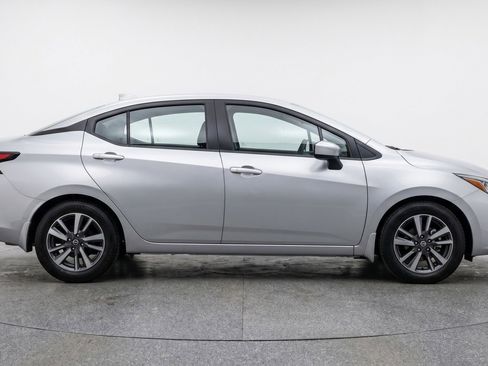 Used 2025 Nissan Versa SV image 11