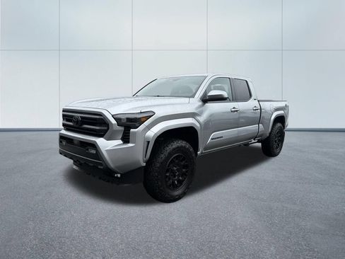 Used 2025 Toyota Tacoma SR5 AWD/4WD image 2