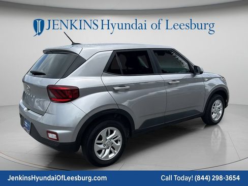 Certified 2024 Hyundai Venue SE FWD image 5