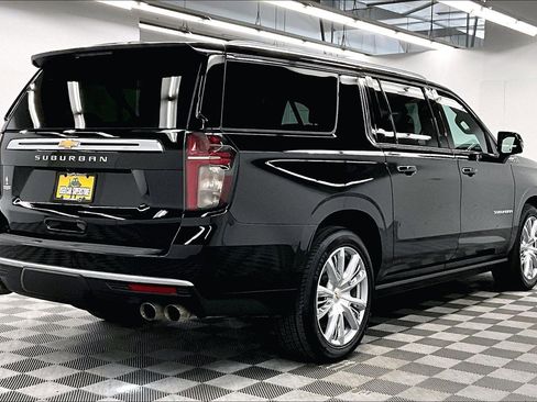 Used 2024 Chevrolet Suburban High Country AWD/4WD image 14
