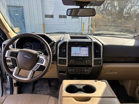 Used 2019 Ford F150 Lariat image 13