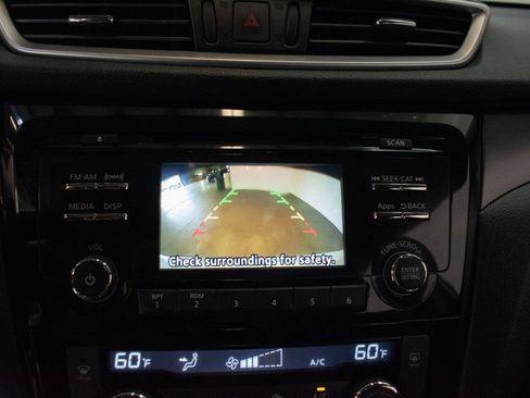 Used 2016 Nissan Rogue SV AWD/4WD image 15