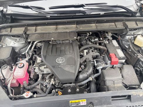 Used 2025 Toyota Highlander LE FWD image 34