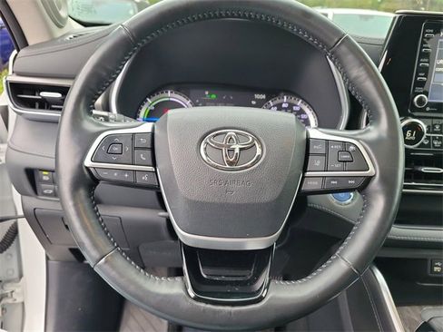 Used 2022 Toyota Highlander Limited image 16