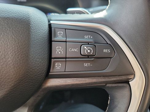 Used 2022 Jeep Grand Cherokee L Limited image 6