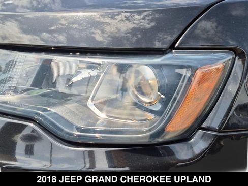 Used 2018 Jeep Grand Cherokee Laredo AWD/4WD image 10