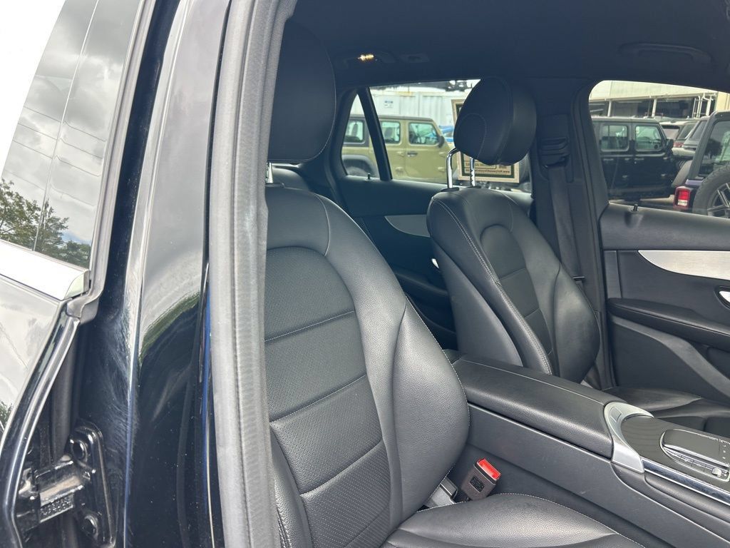 Used 2022 Mercedes-Benz GLC 300 image 21