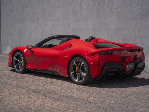 Used 2022 Ferrari SF90 Spider AWD/4WD image 4