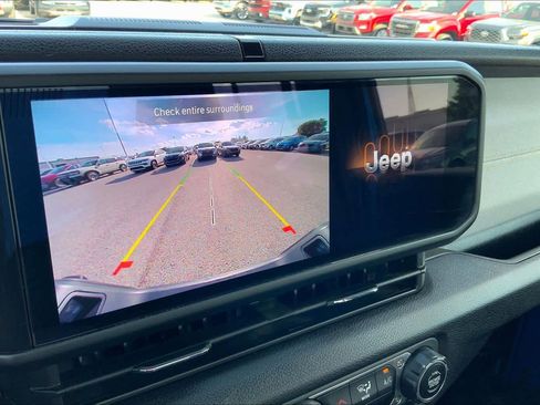 Used 2025 Jeep Gladiator Sport image 26