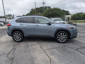 Used 2023 Toyota Corolla Cross XLE w/ Convenience Package FWD video 3