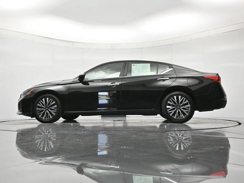 Certified 2024 Nissan Altima 2.5 SV FWD image 43