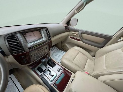 Used 2006 Toyota Land Cruiser image 46