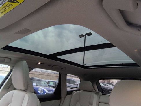 Used 2021 Volvo XC60 T5 Momentum w/ Advanced Package image 20