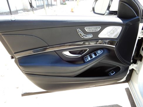 Used 2017 Mercedes-Benz S 550 Sedan image 19