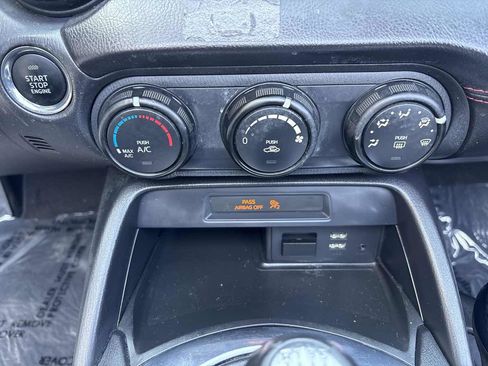 Used 2016 MAZDA MX-5 Miata Club RWD image 21
