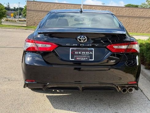 Used 2018 Toyota Camry SE w/ Audio Package FWD image 4