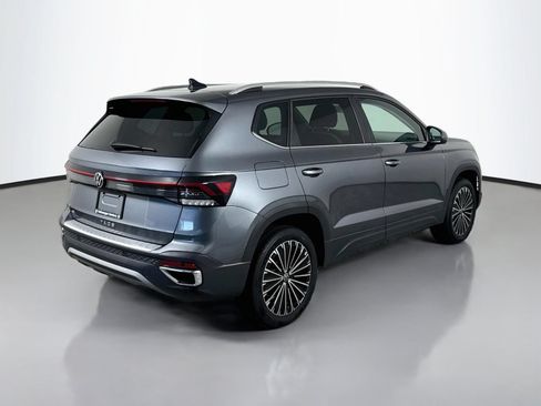 Used 2025 Volkswagen Taos SE FWD image 9
