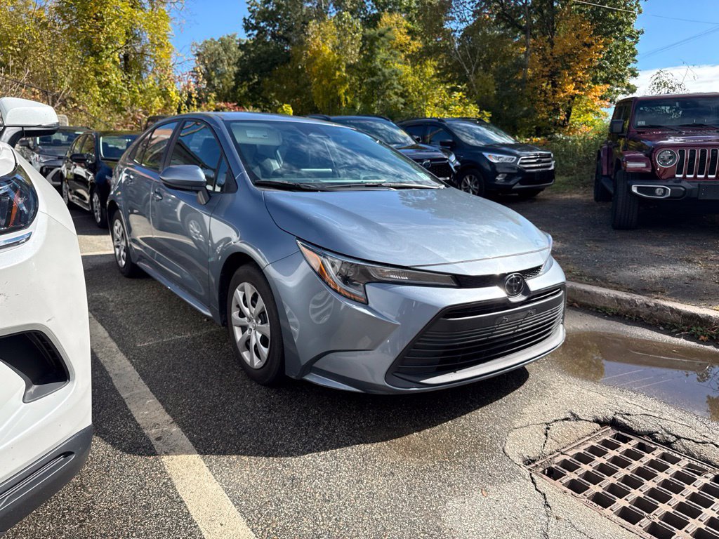 Used 2024 Toyota Corolla LE FWD image 2