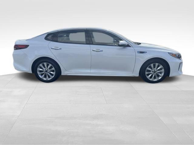 Used 2018 Kia Optima S w/ Panoramic Sunroof Package FWD image 2