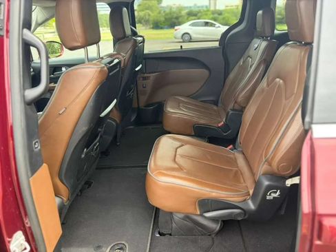 Used 2017 Chrysler Pacifica Limited w/ UConnect Theater Package FWD image 24