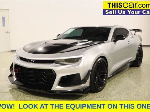 Used 2019 Chevrolet Camaro ZL1 RWD image 4