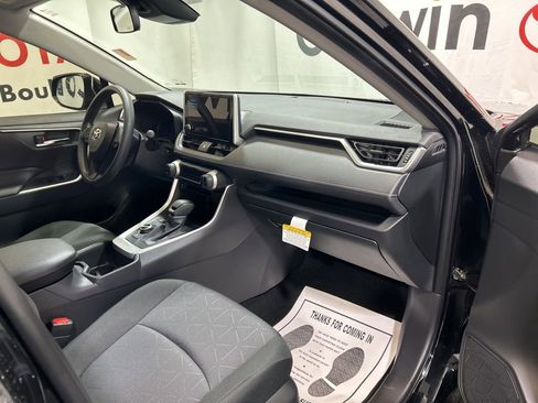 Used 2025 Toyota RAV4 XLE image 9