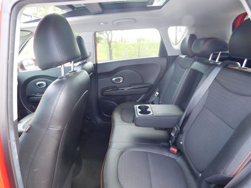 Used 2018 Kia Soul ! w/ Tech Package FWD image 8