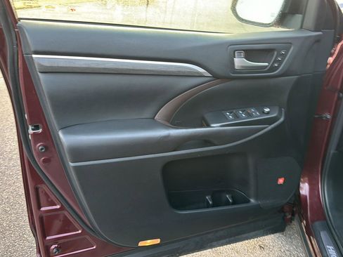 Used 2018 Toyota Highlander Limited image 14