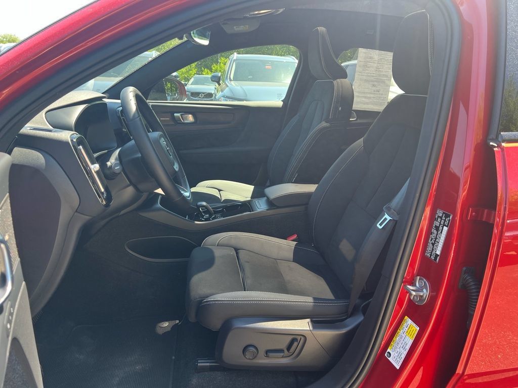 Certified 2023 Volvo C40 P8 Recharge Ultimate AWD/4WD image 11