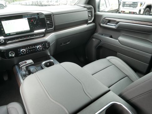 Used 2023 GMC Sierra 1500 SLT w/ SLT Premium Package AWD/4WD image 11