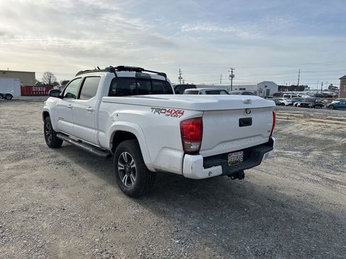 Used 2016 Toyota Tacoma TRD Sport image 3