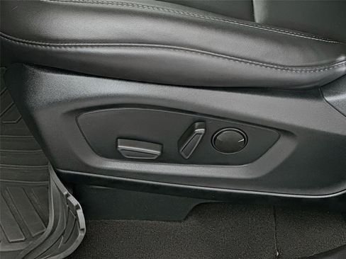 Used 2024 Ford Explorer XLT w/ Equipment Group 202A AWD/4WD image 21
