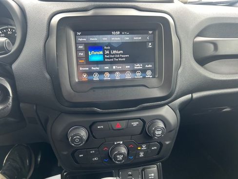 Used 2019 Jeep Renegade Altitude w/ Quick Order Package 2XM image 19