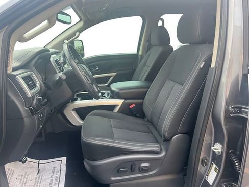 Used 2018 Nissan Titan SV w/ SV Convenience Package AWD/4WD image 9