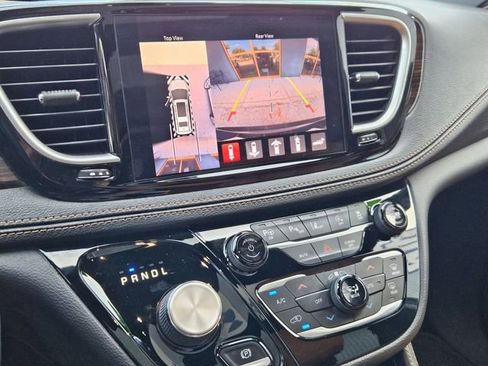 Used 2022 Chrysler Pacifica Pinnacle FWD image 18