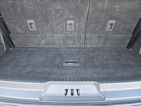 Used 2024 Ford Expedition XLT image 30
