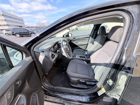 Used 2018 Chevrolet Cruze LS image 14