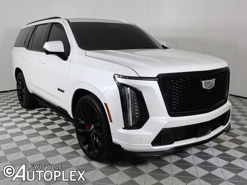 Used 2025 Cadillac Escalade V w/ LPO, ONYX Package image 4