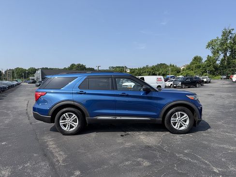 Used 2020 Ford Explorer XLT w/ Comfort Package AWD/4WD image 8