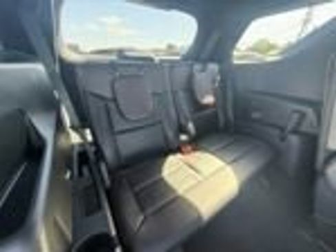 Used 2023 Ford Explorer Platinum w/ Technology Package AWD/4WD image 14